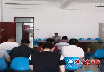 撈幹貨  求實用  教師好講 職工愛聽    榆樹泉煤礦服務指導科室區隊學習消防係列法規