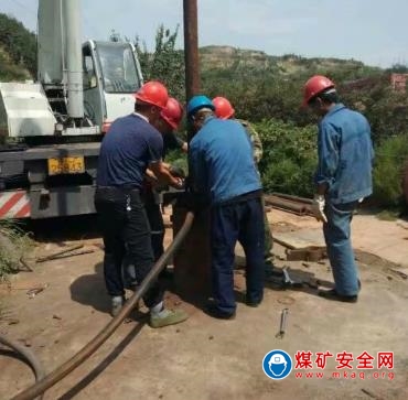 高陽管理中心水暖隊加班加點搶修居民用水深井泵