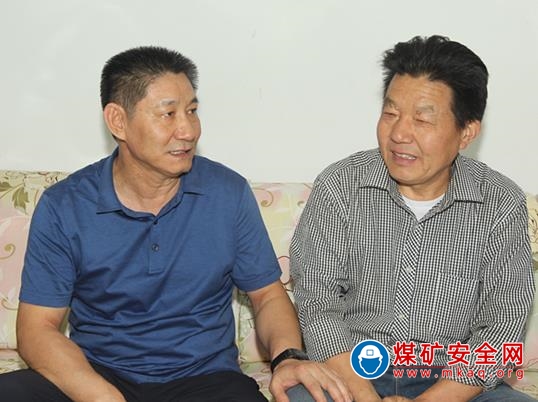 郭福忠上門慰問：囑退休勞模保重身體 勉困難職工堅強起來