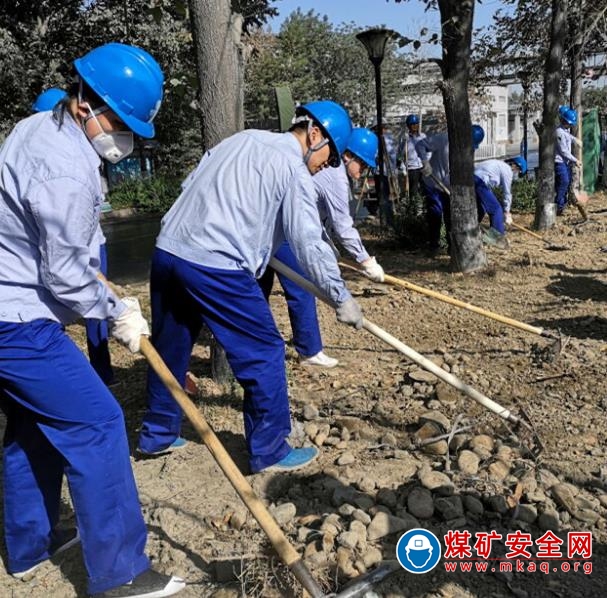 天業集團機關黨員進廠區 義務勞動展風采