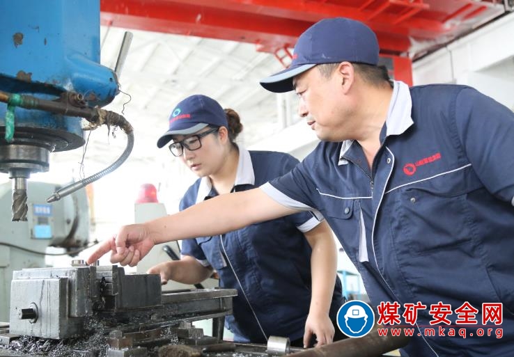 山東能源重裝集團魯南裝備公司: “師帶徒”搭建職工技能提升“充電站”