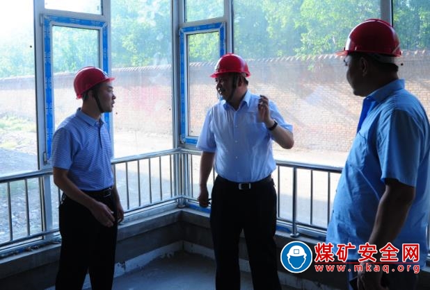 楊建華到中興煤業就高層樓建設進行督導