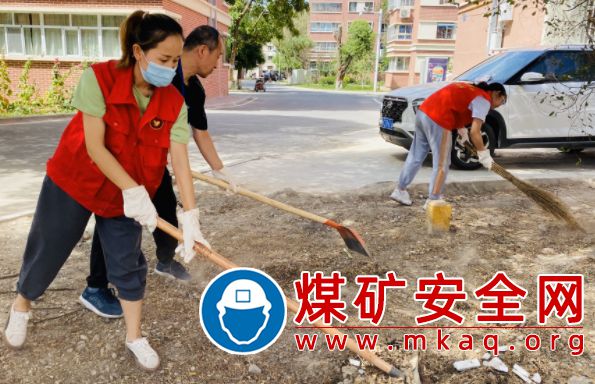 新疆天業天辰化工有限公司開展黨員誌願服務活動