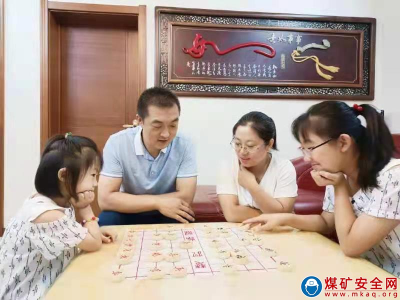 ​​​​​​​家庭和睦育幸福 尊老愛幼築新風