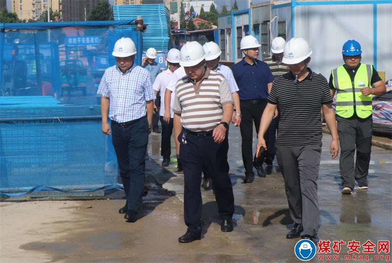 張亞光到中煤三建建安公司安廈頤景園項目部進行安全生產綜合檢查