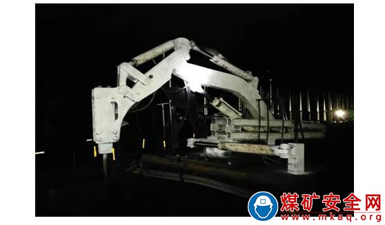 綜采工作麵運輸係統大塊煤矸破碎裝置