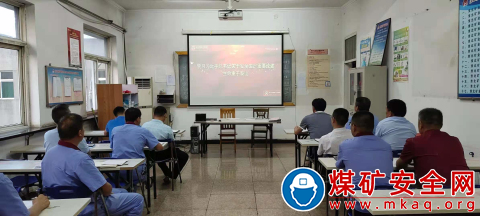淮北礦業桃園煤礦通風區組織幹部職工學習《生命重於泰山》專題片