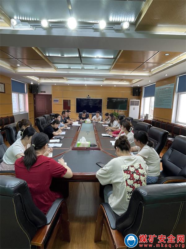 中煤三建建安公司機關二支部召開 “雙樹雙建”主題教育座談會