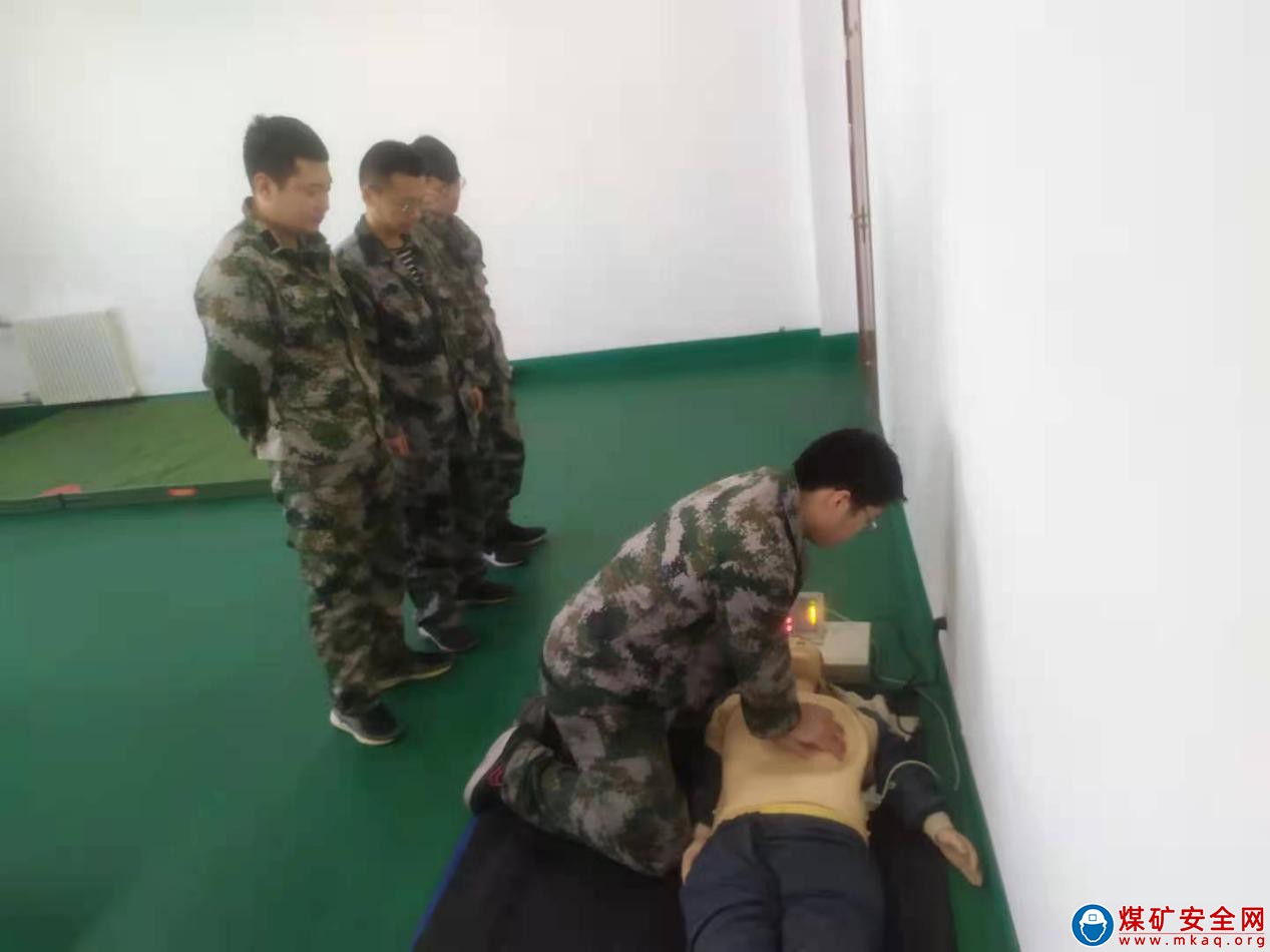 蒲白救護消防大隊駐袁大灘煤礦救護消防中隊開展“強化日常訓練，提高應急救援能力”活動