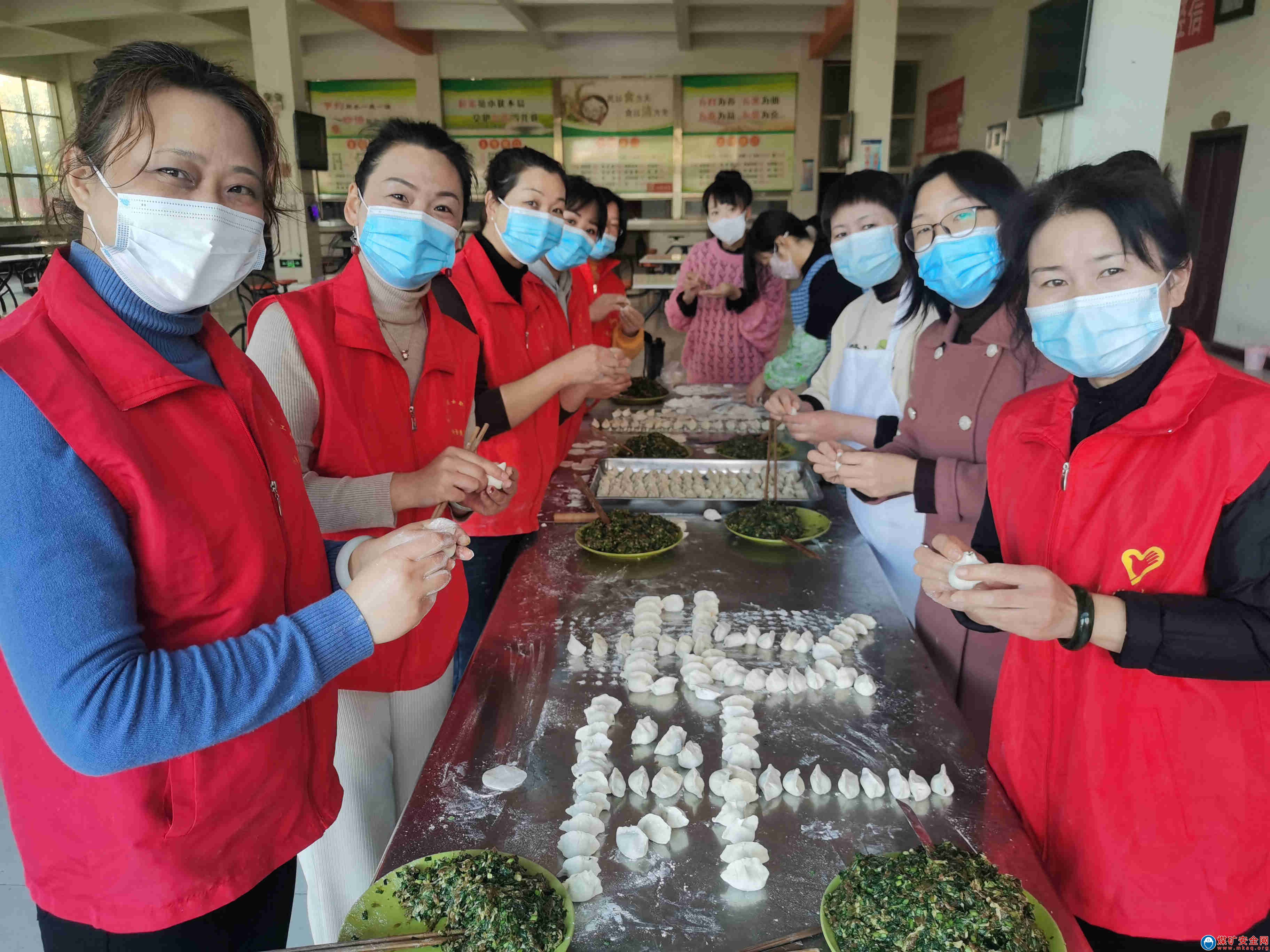 河南能源義煤公司義絡煤業：情暖冬至 餃子話安全