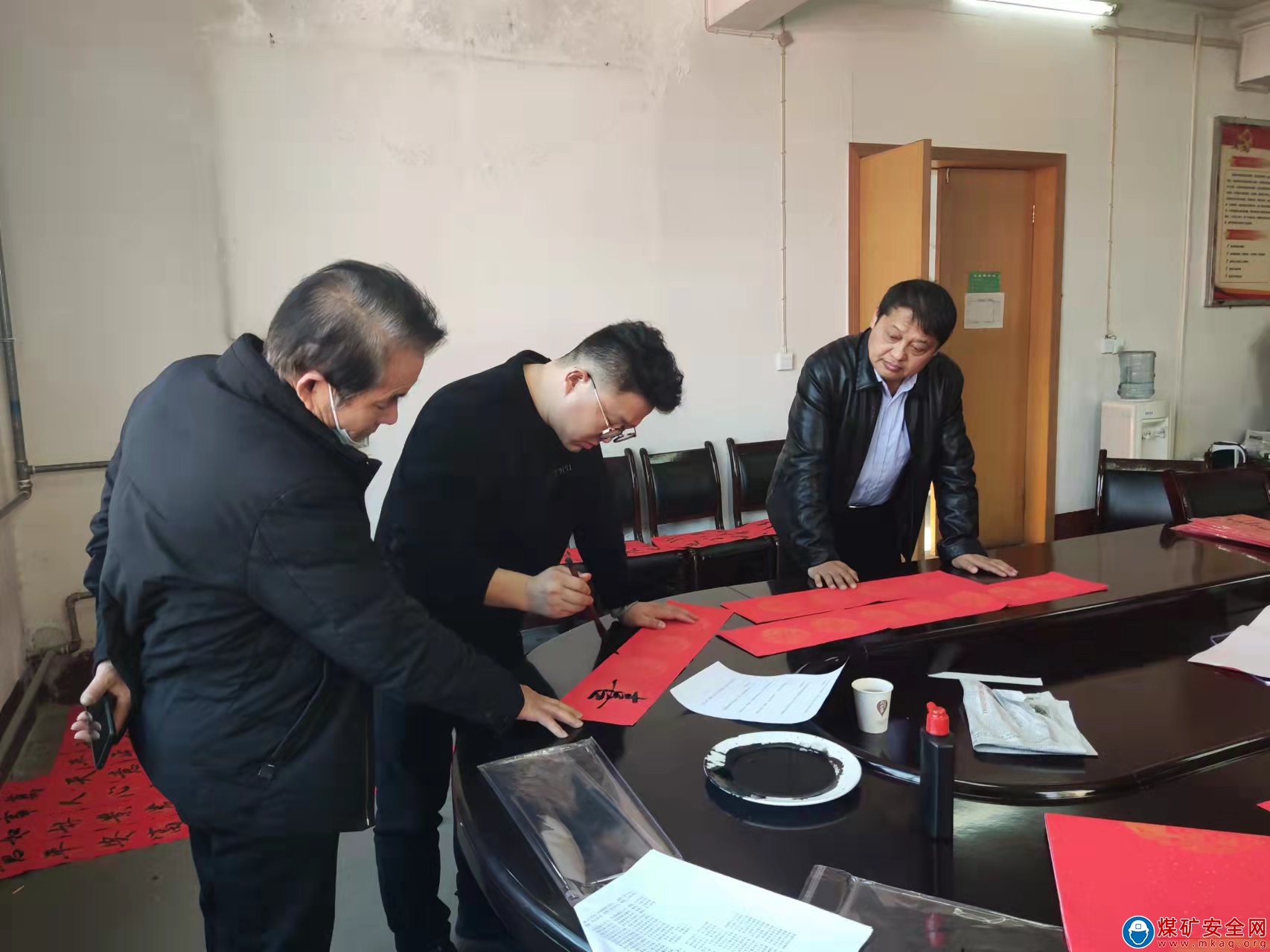 筆墨飄香迎新春，關愛服務送百家