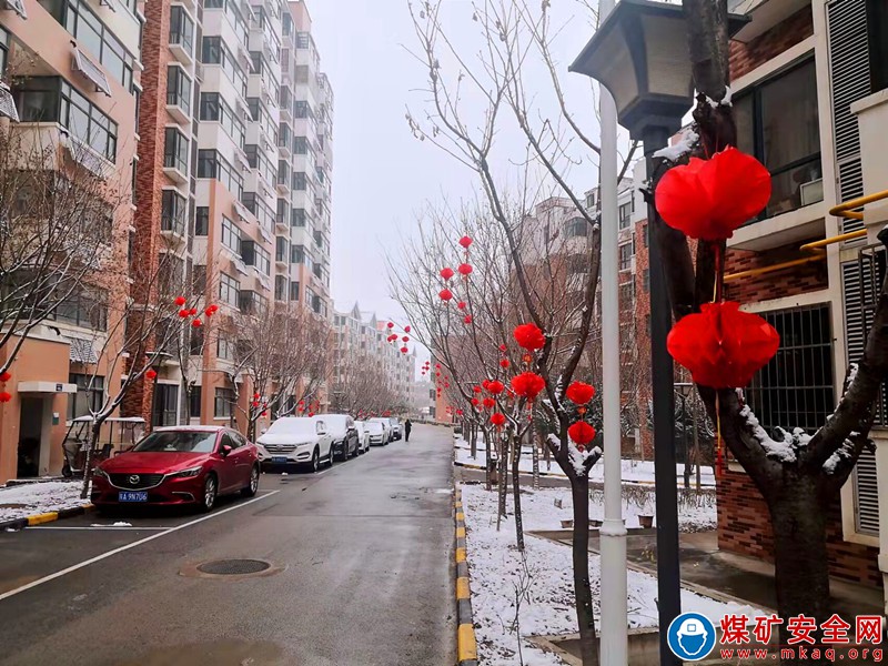 華遠項目部王家河中心：扮靚小區喜氣洋洋過新年