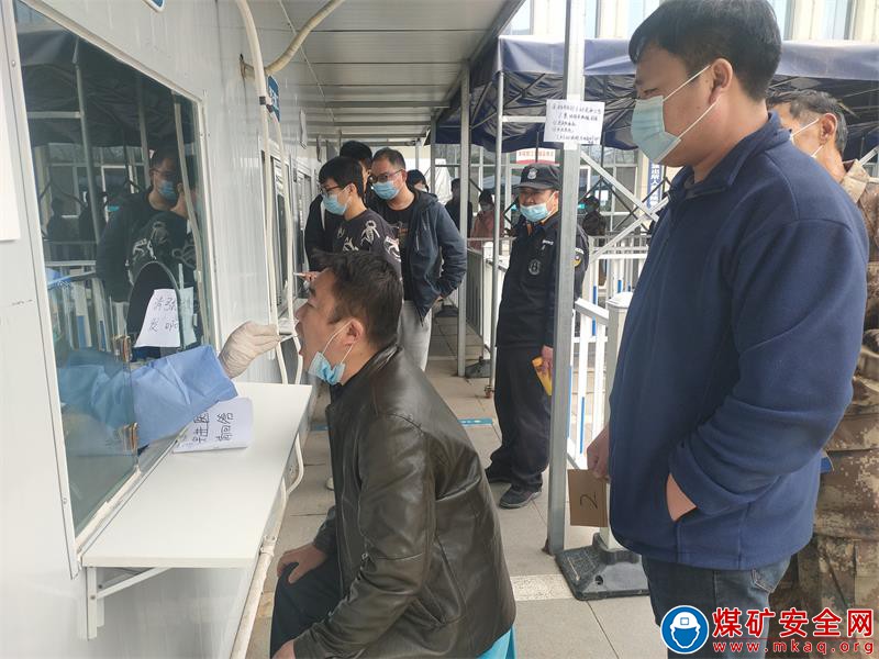 築牢疫情防線 確保職工安全：中煤三建建安公司泗縣雪楓家園三期項目部組織全員核酸檢測