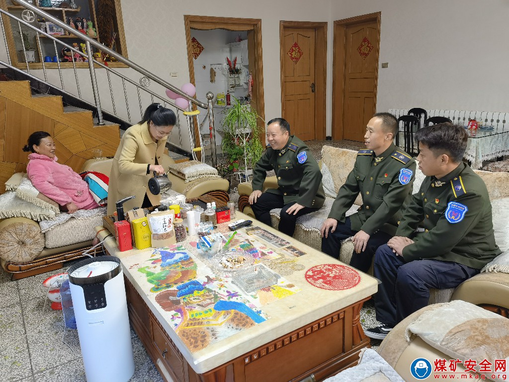 蒲白救護消防大隊直屬中隊黨支部慰問指戰員患病家屬