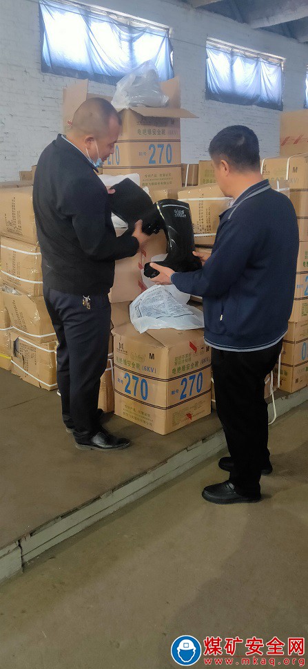 晉能控股煤業集團燕子山礦職工代表深入狠抓“兩堂一舍”進行巡視檢查