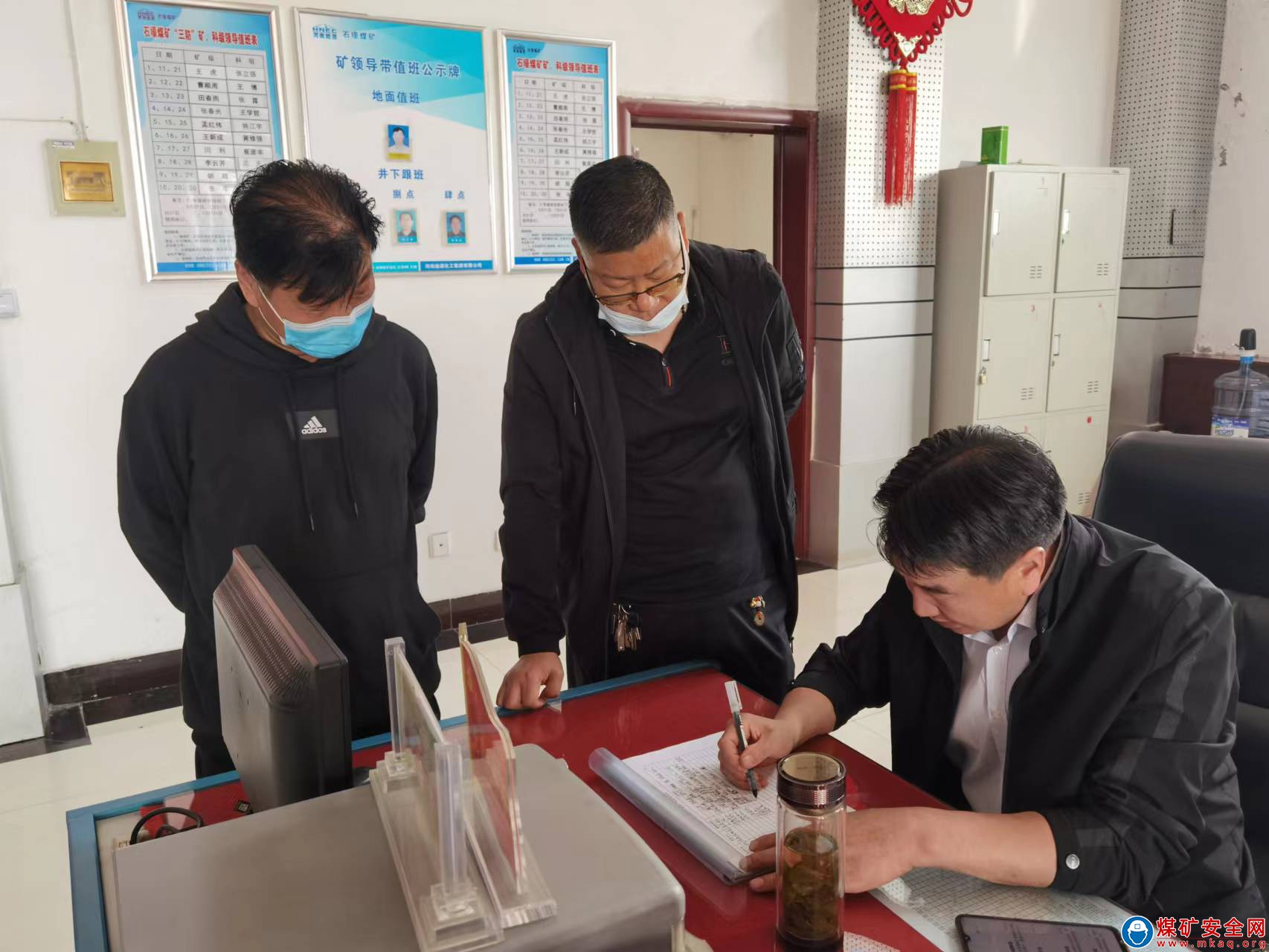 河南能源義煤公司石壕煤礦：查紀律 保生產 增幹勁
