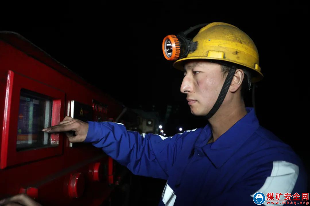 陝西中能煤田有限公司：可敬的“地下工作者”