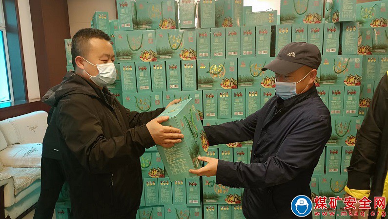 粽情迎端午 溫暖滿礦山 ——晉能控股煤業集團燕子山礦為員工發放暖心粽子送祝福