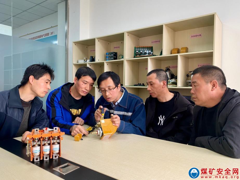 華陽二礦增強職工創新創造能力  