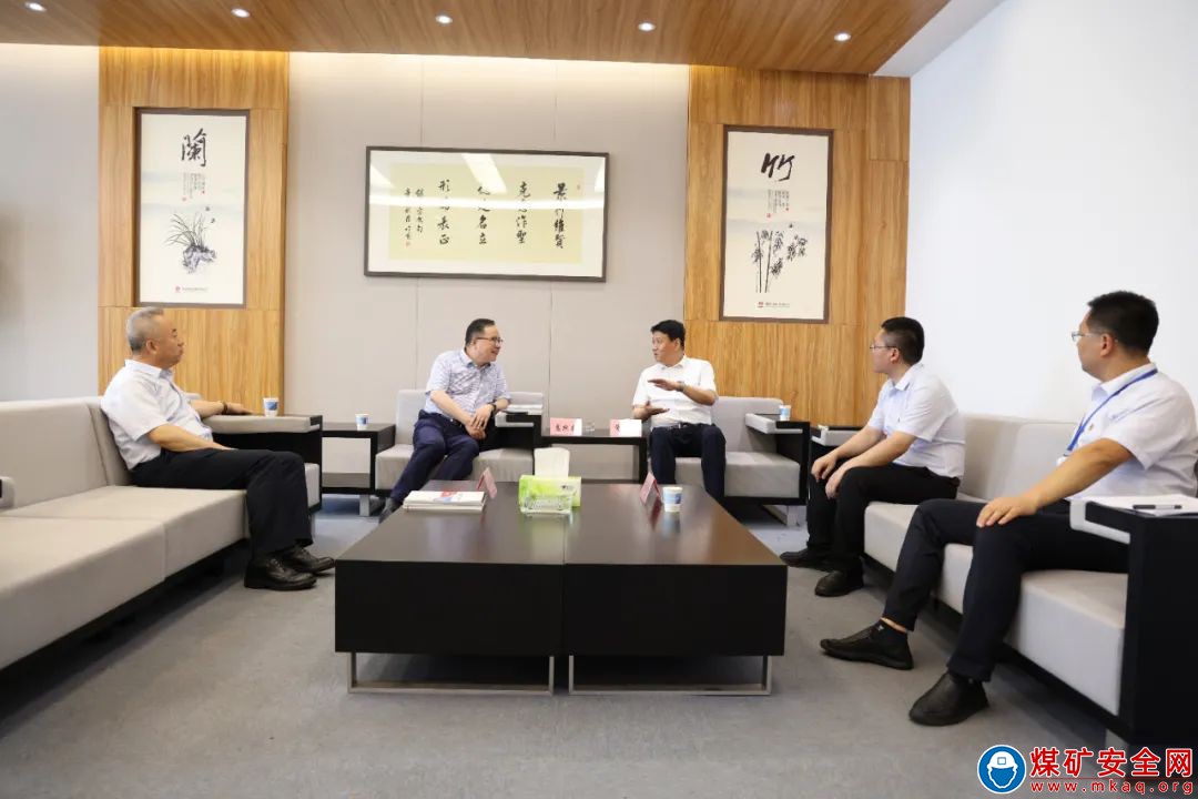 三秦都市報社長高敬毅一行到陝西中能煤田有限公司走訪交流