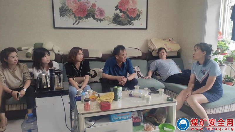 蒲白賓館：探望患病職工 點滴關愛見真情