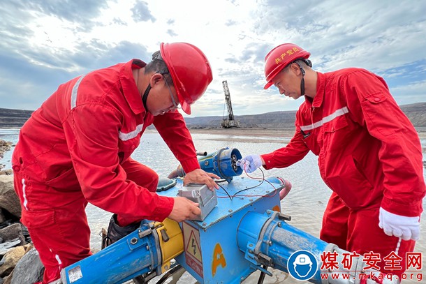 黑岱溝露天煤礦供電隊嚴陣以待迎戰主汛期
