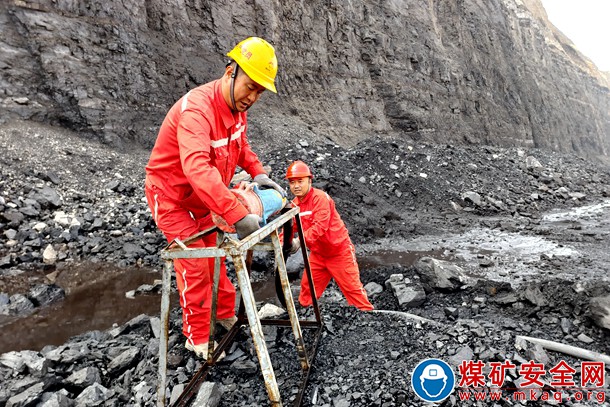 準能黑岱溝礦雨後特巡提升供配電係統穩定性