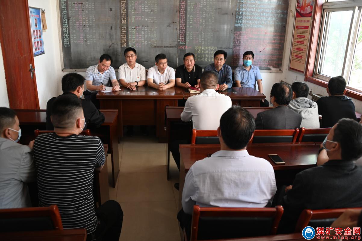 義煤集團黨委宣傳統戰部領導到石壕煤礦中秋慰問