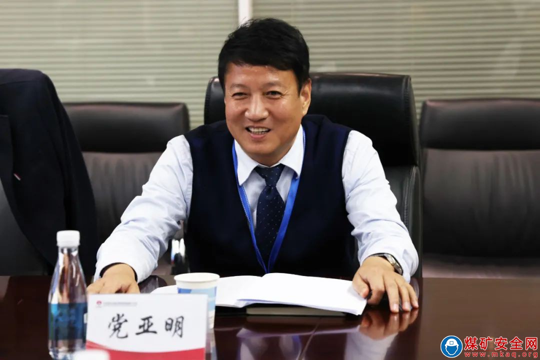 江蘇恒神股份有限公司黨委書記陳敏鋒一行到陝西中能煤田有限公司對標交流