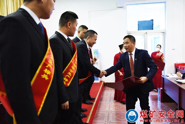 中煤新集地勘公司：表彰年度先進 凝聚發展力量