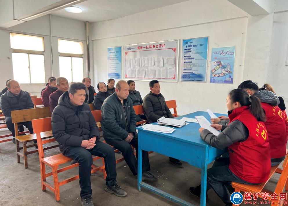 河南能源義煤公司石壕煤礦：宣講“三會”精神   深刻反思不足