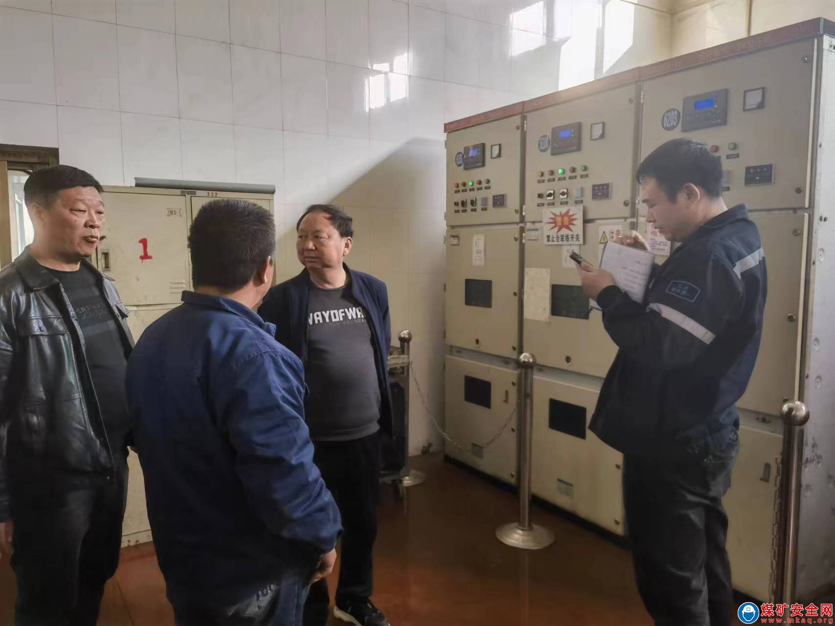 河南能源義煤集團石壕煤礦：查看配電係統 確保運行安全