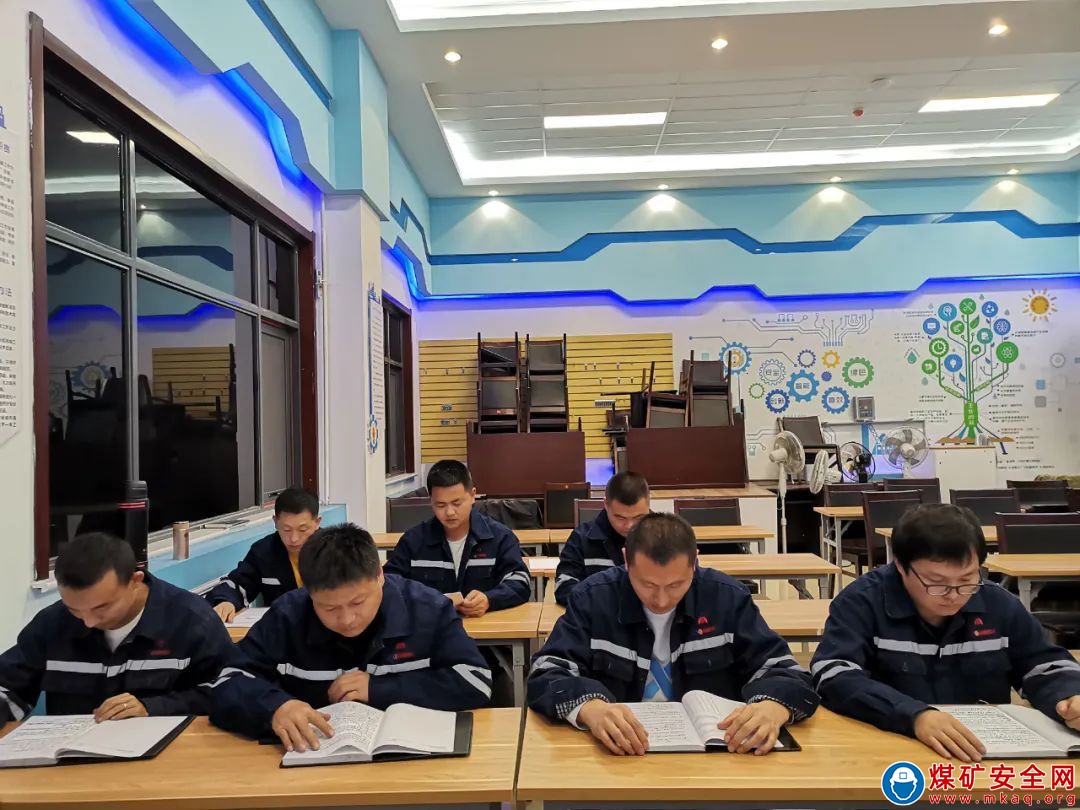 中能煤礦生產運營公司第二項目部紮實做好新工入職培訓工作