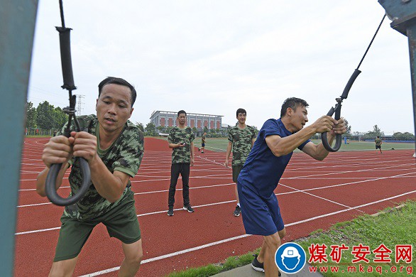 中煤新集公司救護大隊：強本領 練真功備戰全國競賽