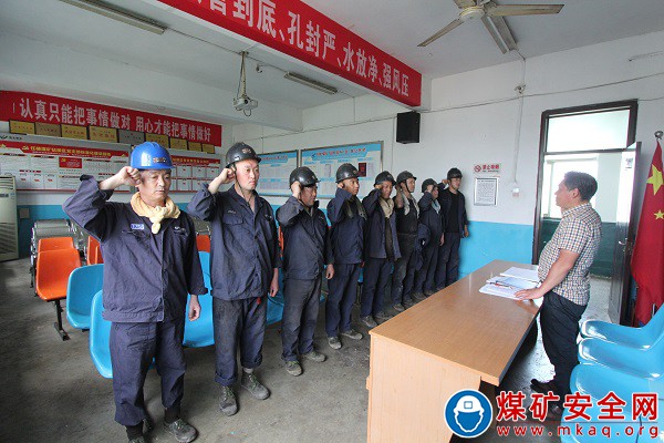 抽采“安全高效”是他們的不懈追求 ——記集團公司“安全標杆班組”任樓礦鑽探區瓦斯抽放班