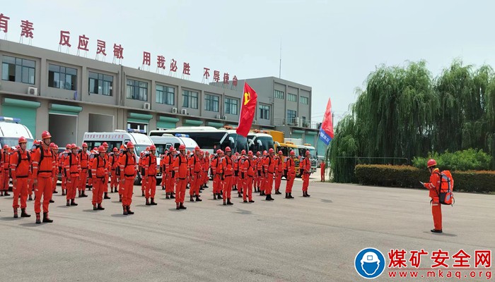 中煤新集公司救護大隊：開展跨區域地震應急救援演練