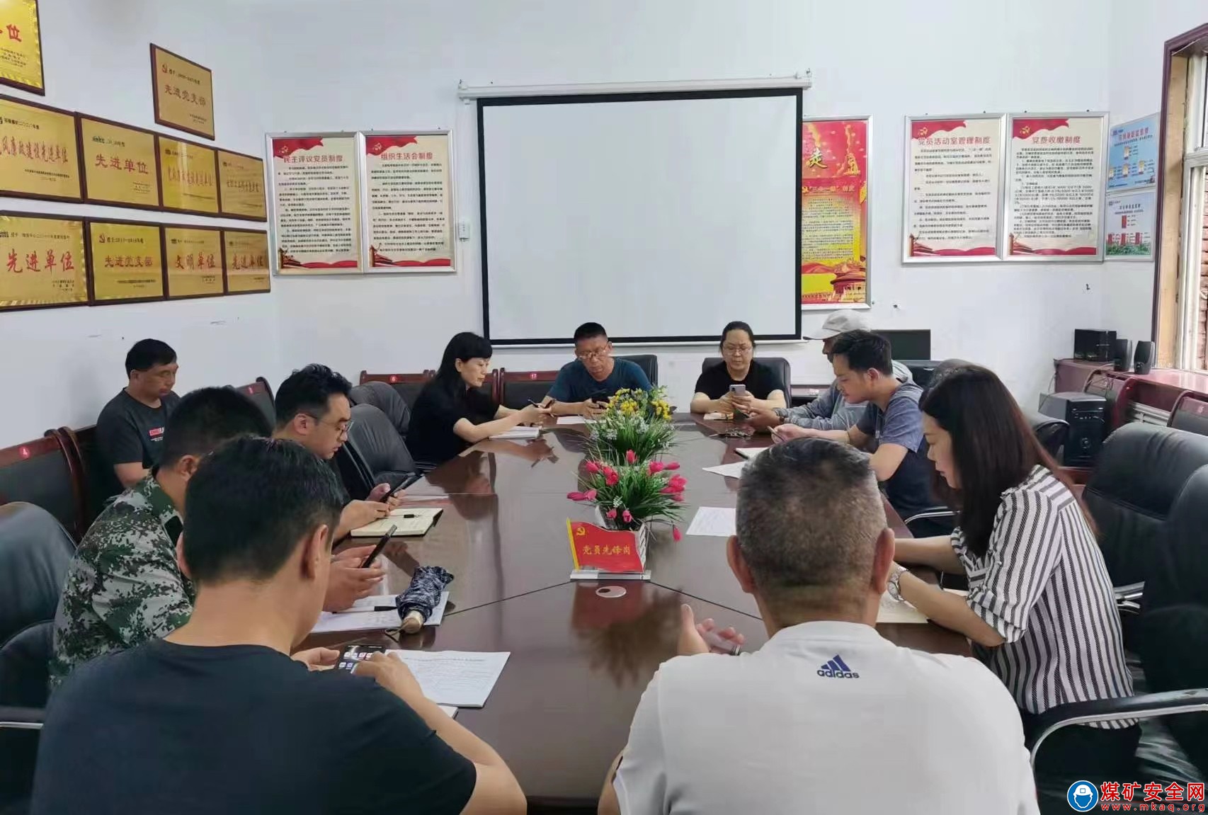 河南能源義煤公司石壕煤礦：防非法集資 護財產安全