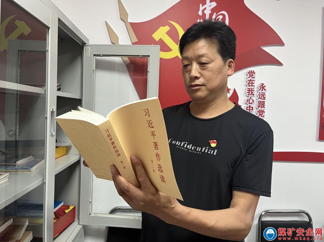 煤田中的“開路先鋒” ——記義煤公司優秀共產黨員石壕煤礦運輸隊隊長辛學周