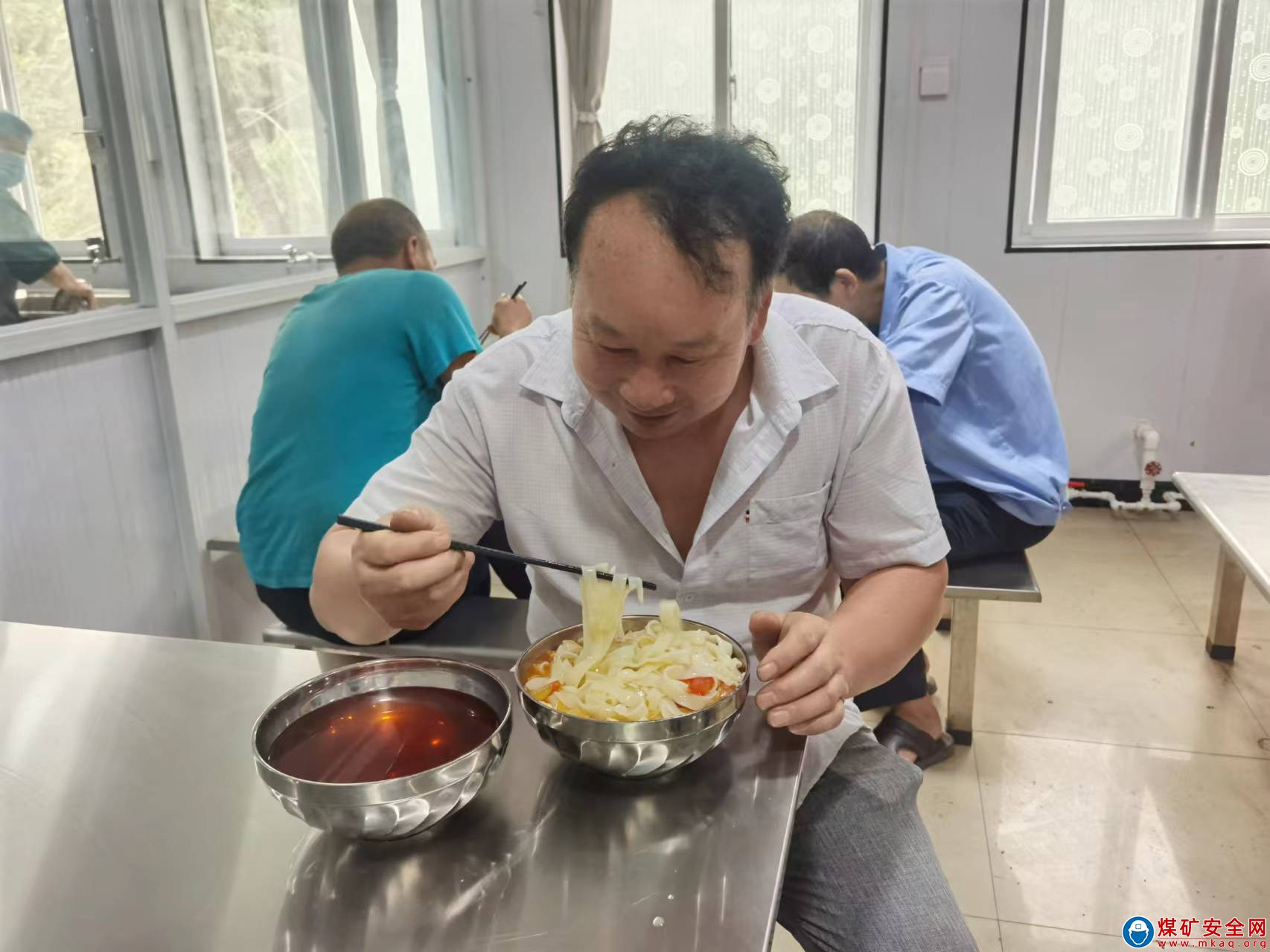 河南能源義煤公司石壕煤礦：一流服務加深一份關愛