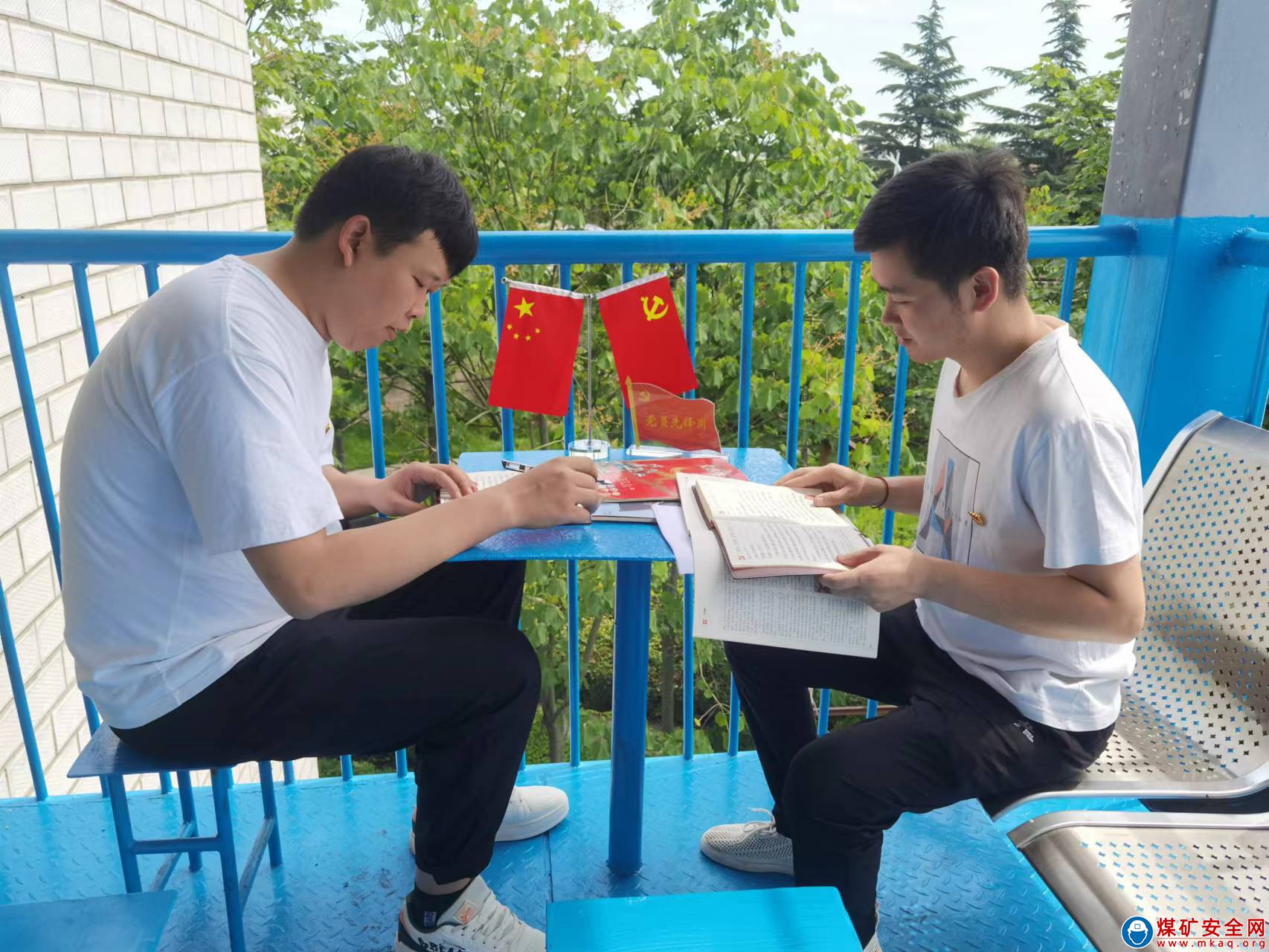 河南能源義煤公司石壕煤礦：“學習角” 受歡迎