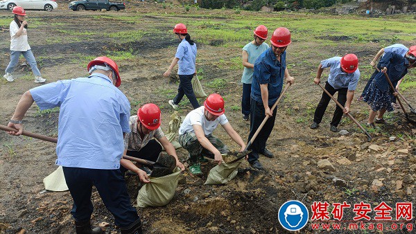 川煤物產攀煤工程建設分公司開展雨季“三防”和地質災害防治應急演練