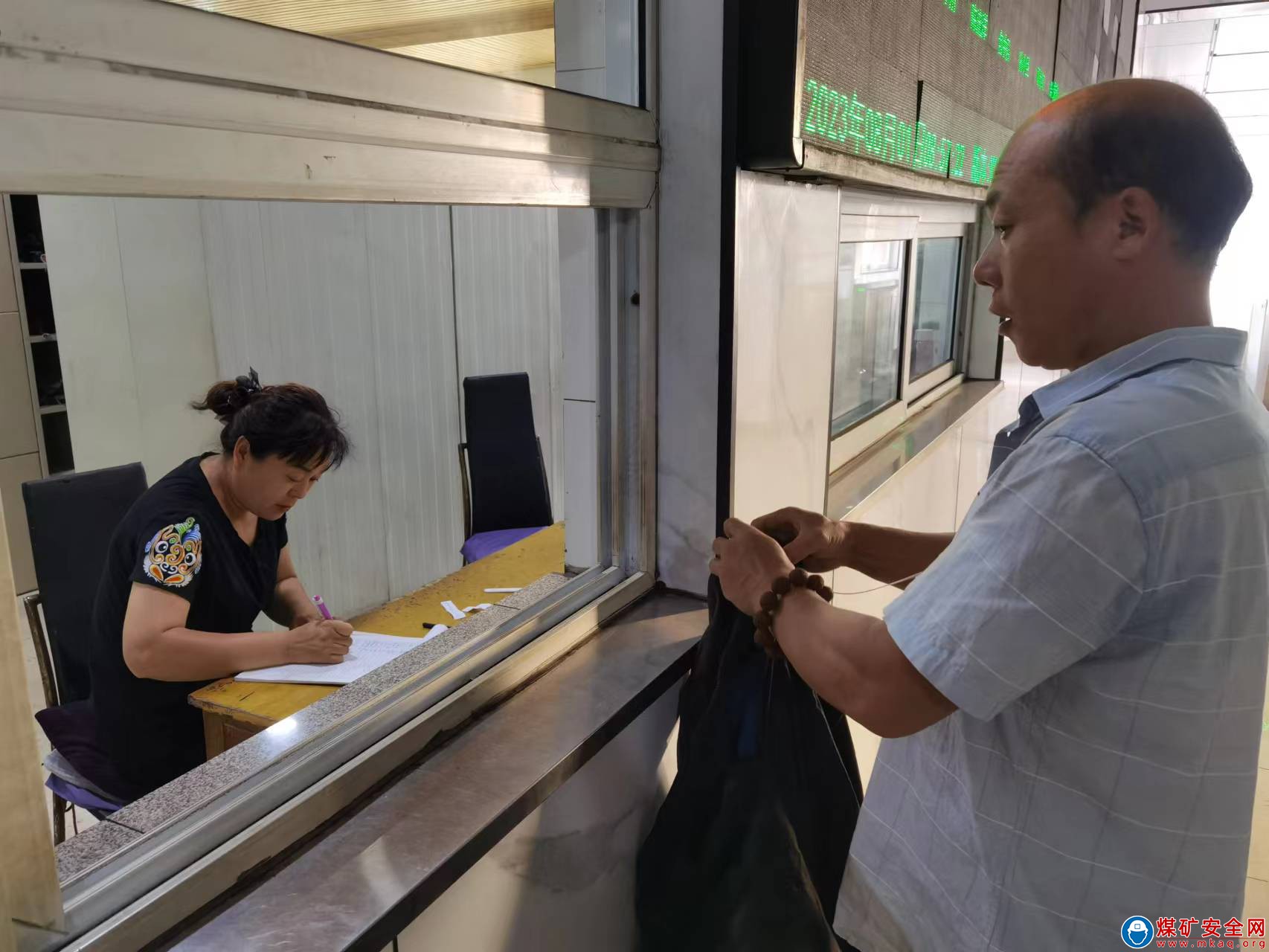 河南能源義煤公司石壕煤礦：把服務職工的小事做好