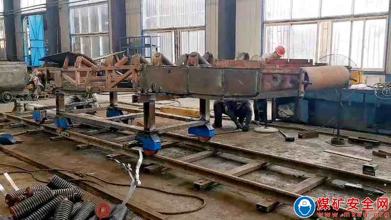 山東能源興隆莊煤礦自移式轉載皮帶機“一機二用”提質增效