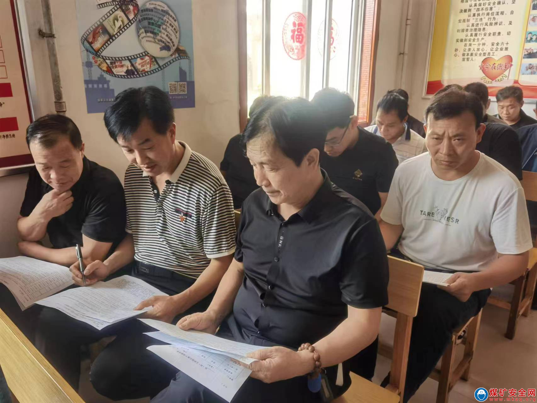 河南能源義煤公司石壕煤礦：深入職工 貼心服務