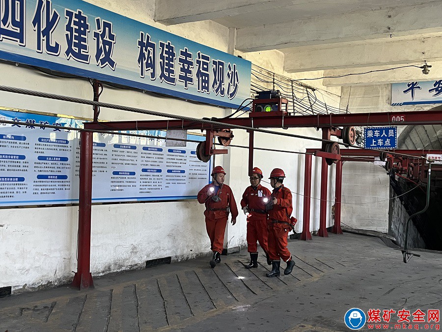 瀘州市應急管理局到觀文煤礦開展安全生產標準化管理體係動態達標檢查  