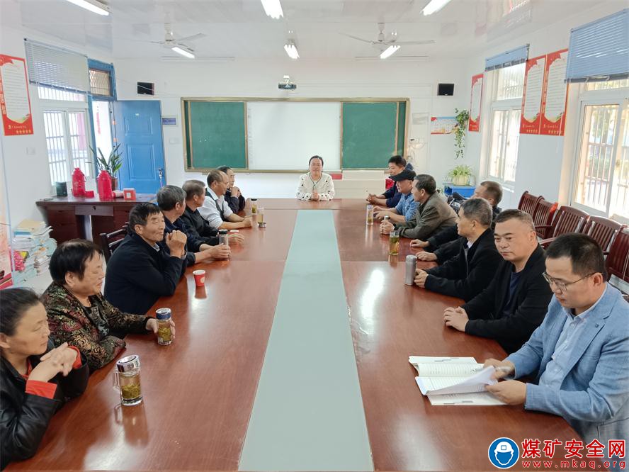 安徽廬江：郭河鎮福元小學召開離退休老教師重陽節座談會