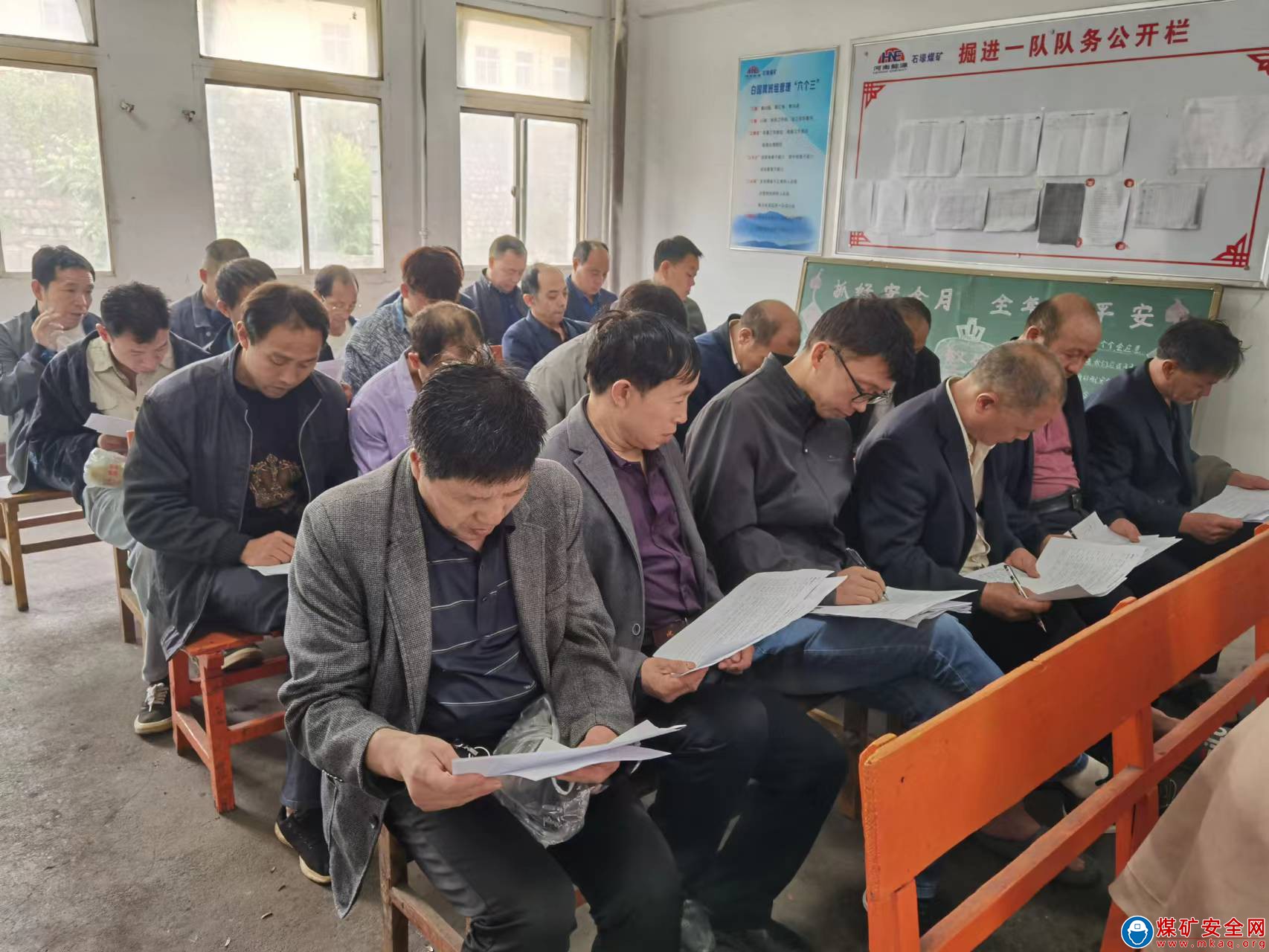 河南能源義煤公司石壕煤礦：改進作風提能力