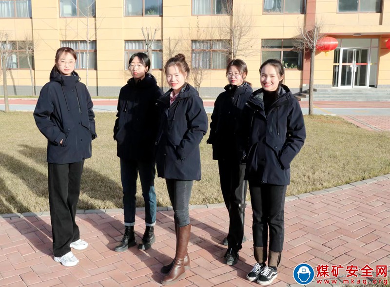 皖北煤電招賢礦業：“三合一”羽絨衝鋒衣暖人心