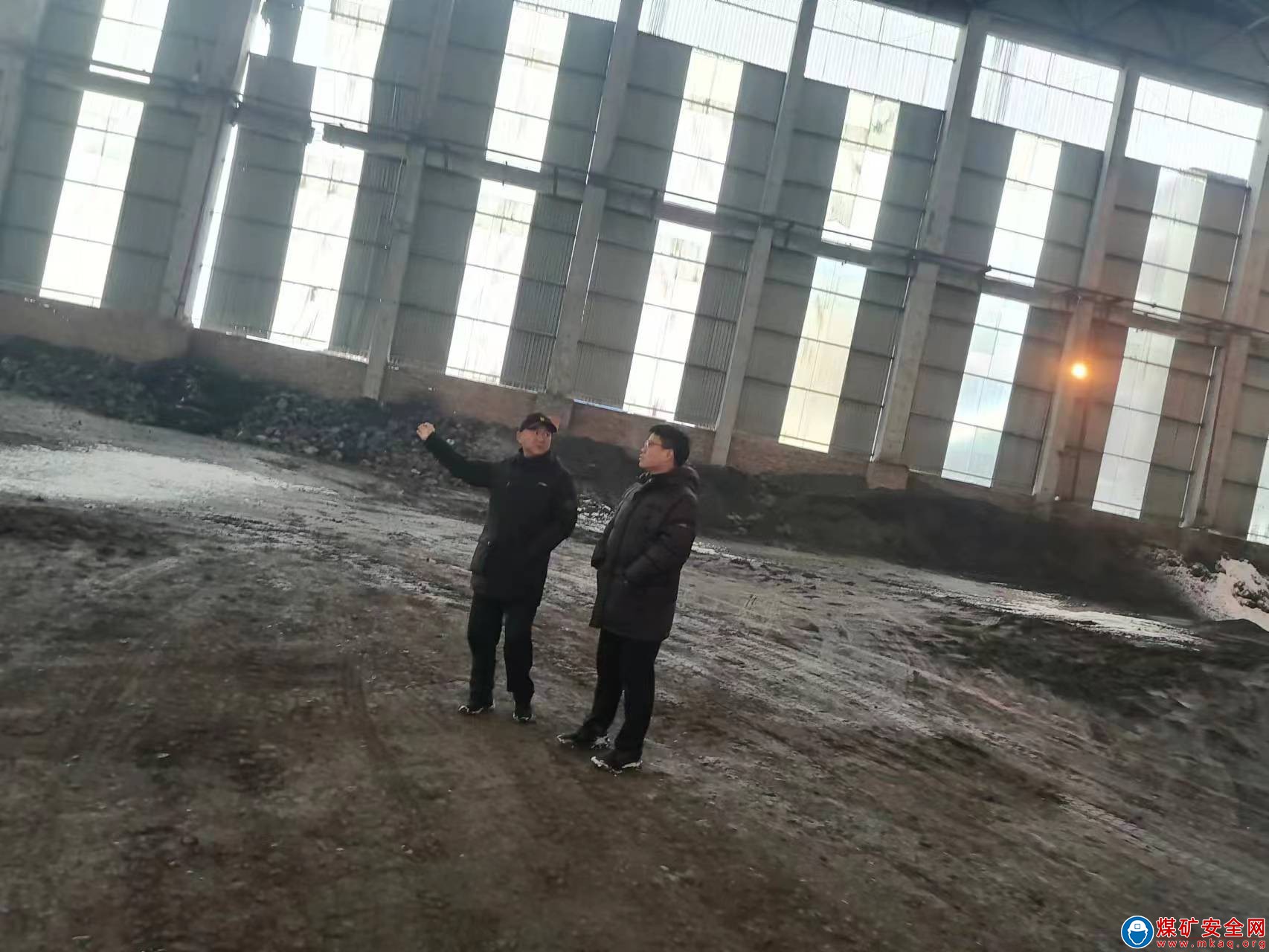 河南能源義煤公司石壕煤礦：檢查煤棚 確保外運