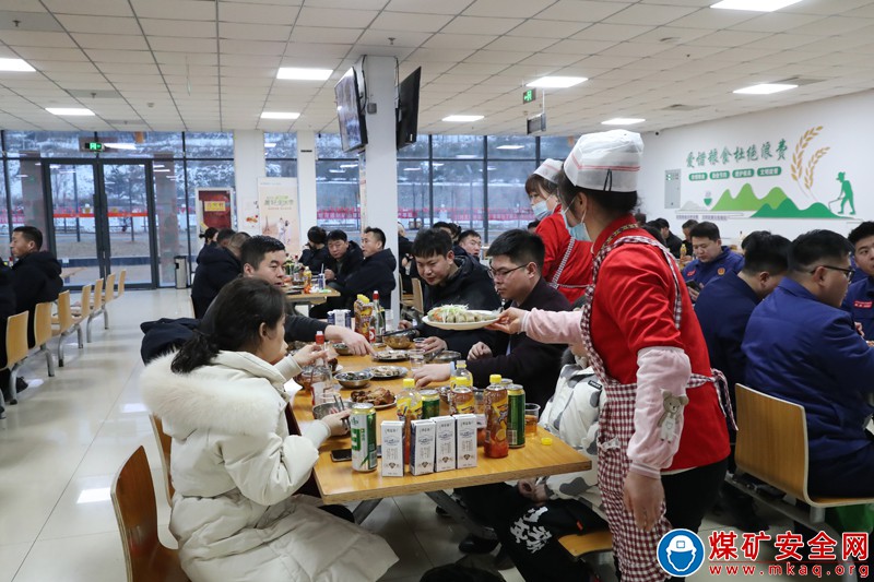 招賢礦業暖心“年夜飯” 讓礦區年味更濃